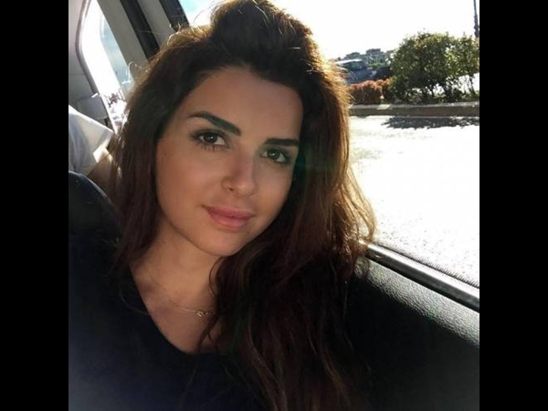 بالفيديو: مذيعة لبنانية تتعرض لموقف حرج على الهواء ... اليكم التفاصيل